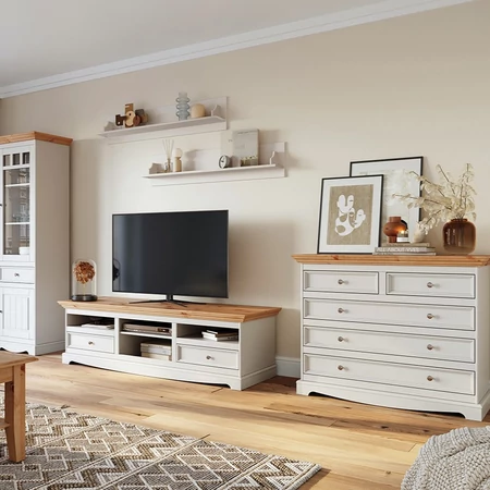 Brigitte (fehér-fenyő) - nappali, hálószoba, étkező, előszoba